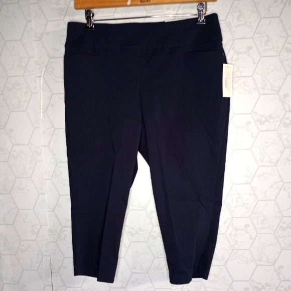 Christopher & Banks Pull-On Signature Stretch Crop - Picture 9 of 16